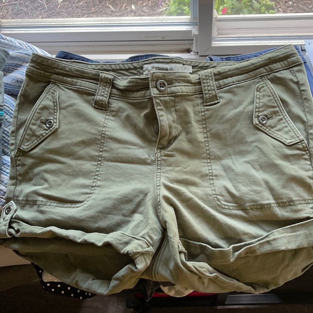 Torrid Cargo Short Size 16